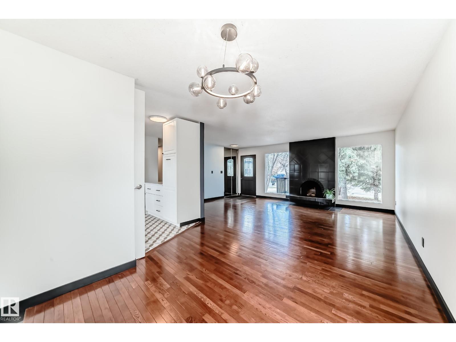 8608 37 Av Nw, Edmonton, Alberta  T6K 0E4 - Photo 13 - E4483720