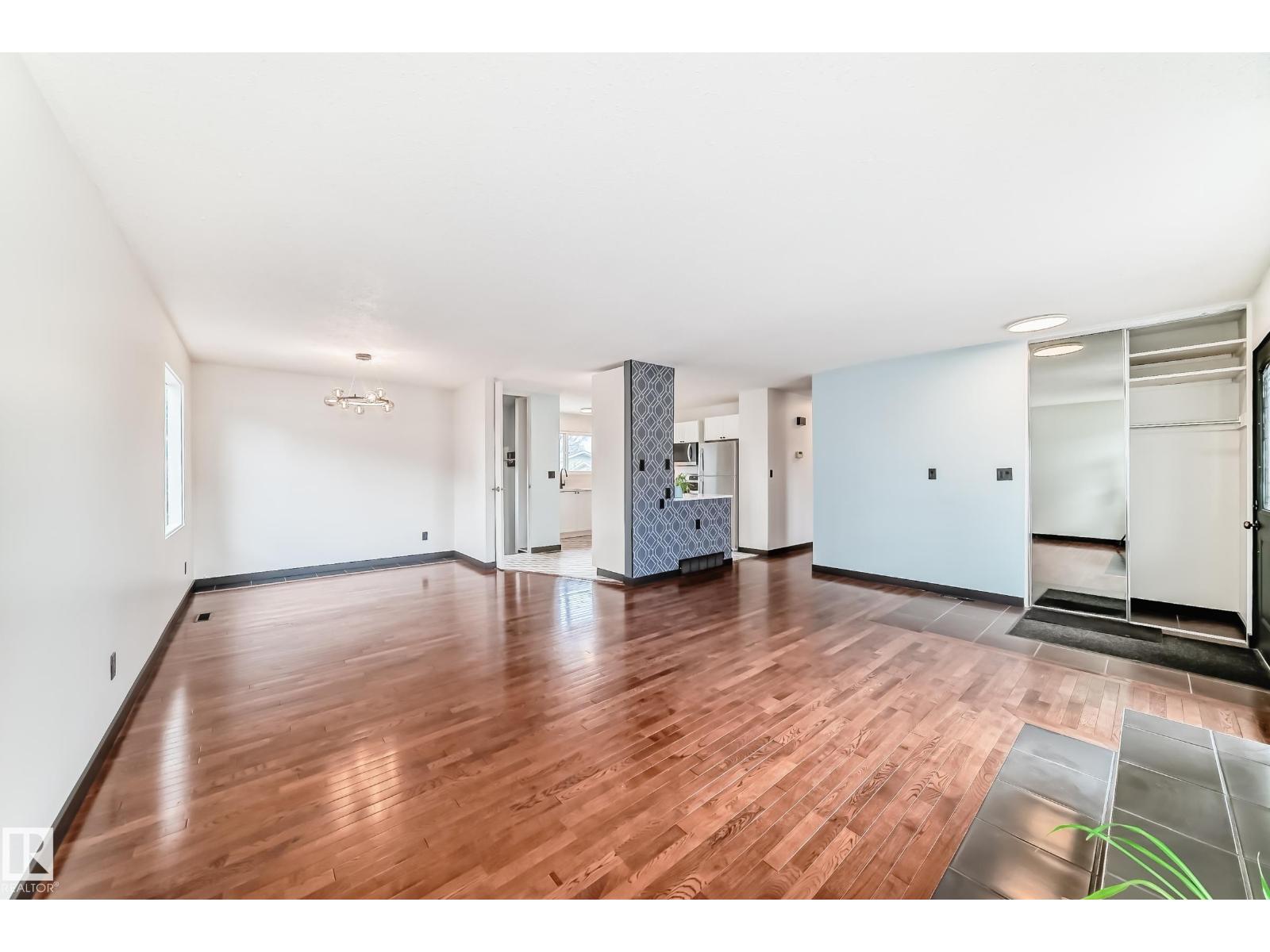 8608 37 Av Nw, Edmonton, Alberta  T6K 0E4 - Photo 17 - E4483720