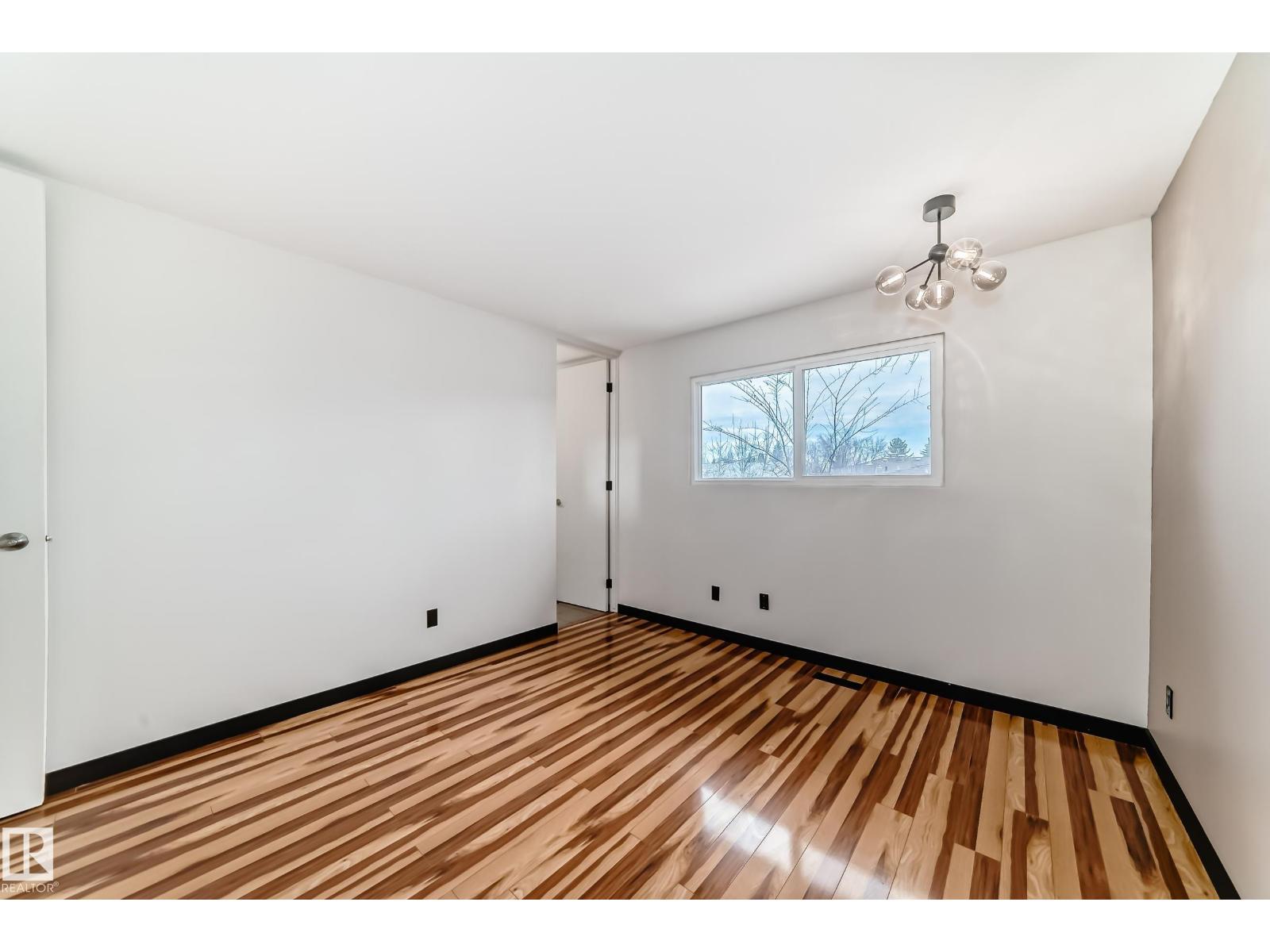 8608 37 Av Nw, Edmonton, Alberta  T6K 0E4 - Photo 21 - E4483720