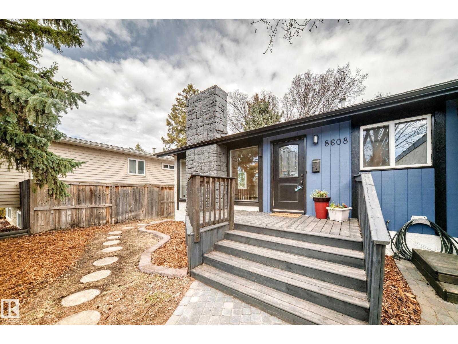 8608 37 Av Nw, Edmonton, Alberta  T6K 0E4 - Photo 3 - E4483720