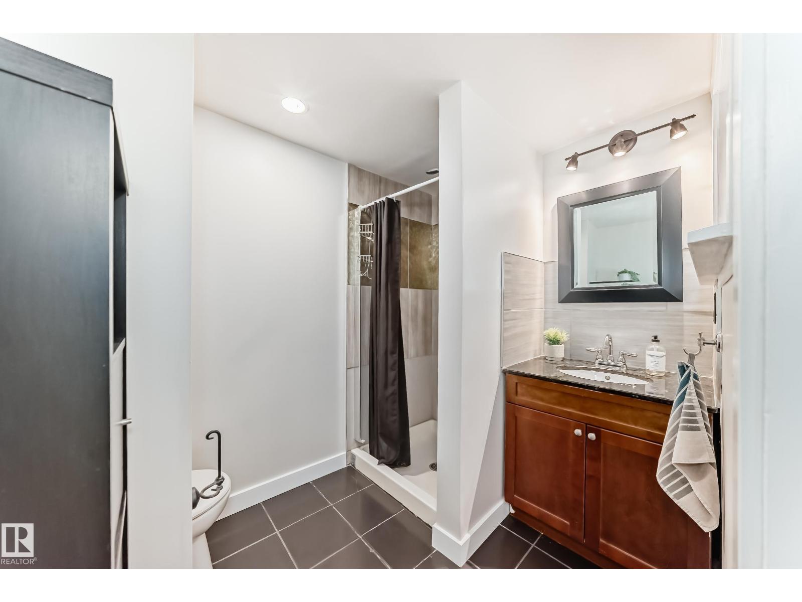 8608 37 Av Nw, Edmonton, Alberta  T6K 0E4 - Photo 50 - E4483720