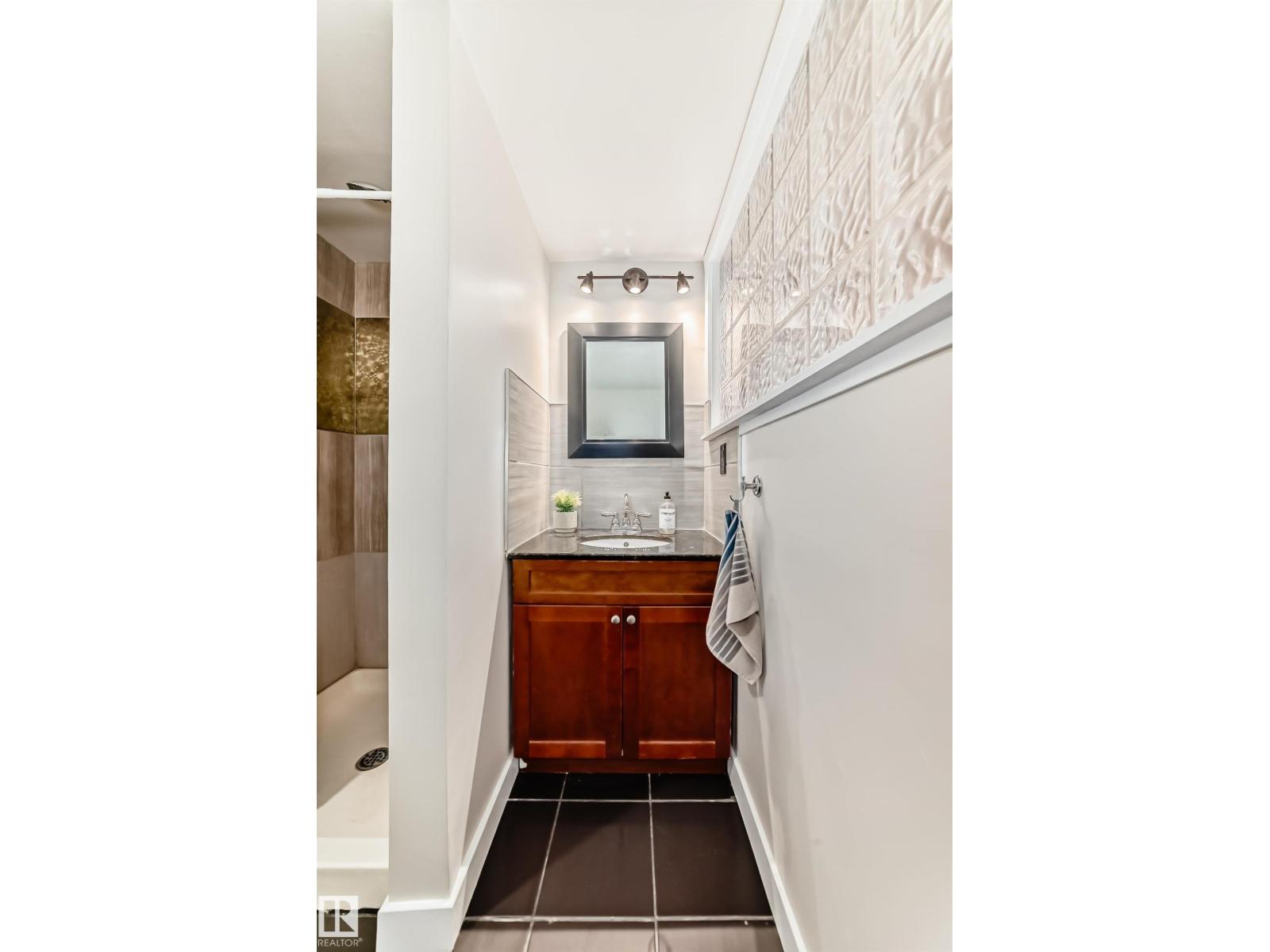 8608 37 Av Nw, Edmonton, Alberta  T6K 0E4 - Photo 51 - E4483720