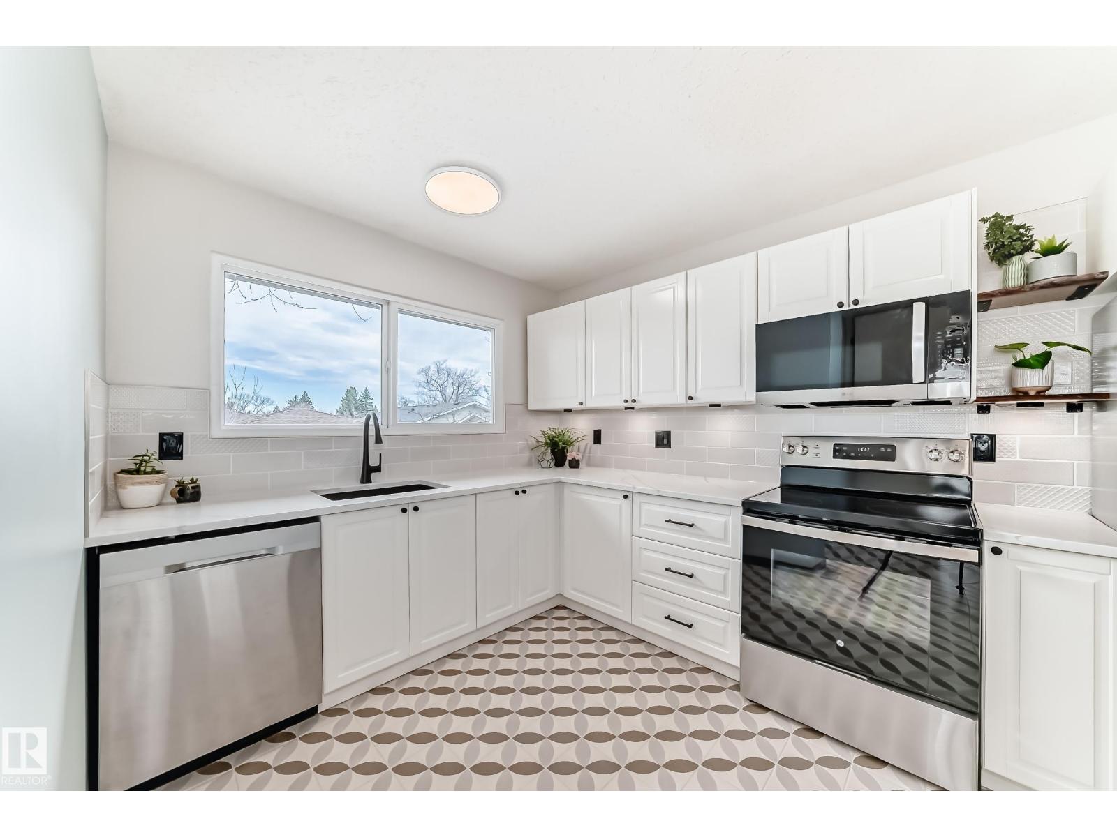 8608 37 Av Nw, Edmonton, Alberta  T6K 0E4 - Photo 7 - E4483720