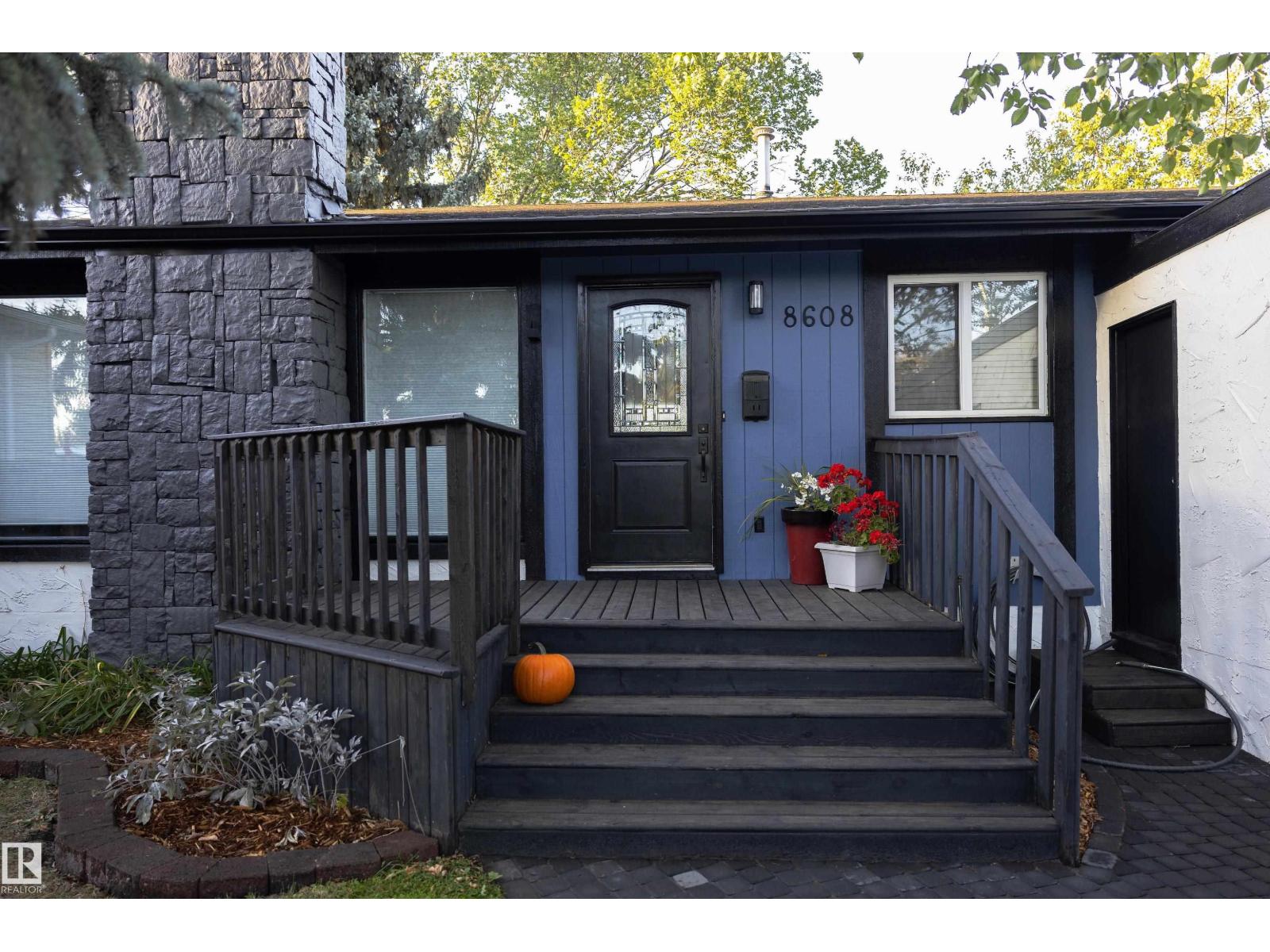 8608 37 Av Nw, Edmonton, Alberta  T6K 0E4 - Photo 72 - E4483720