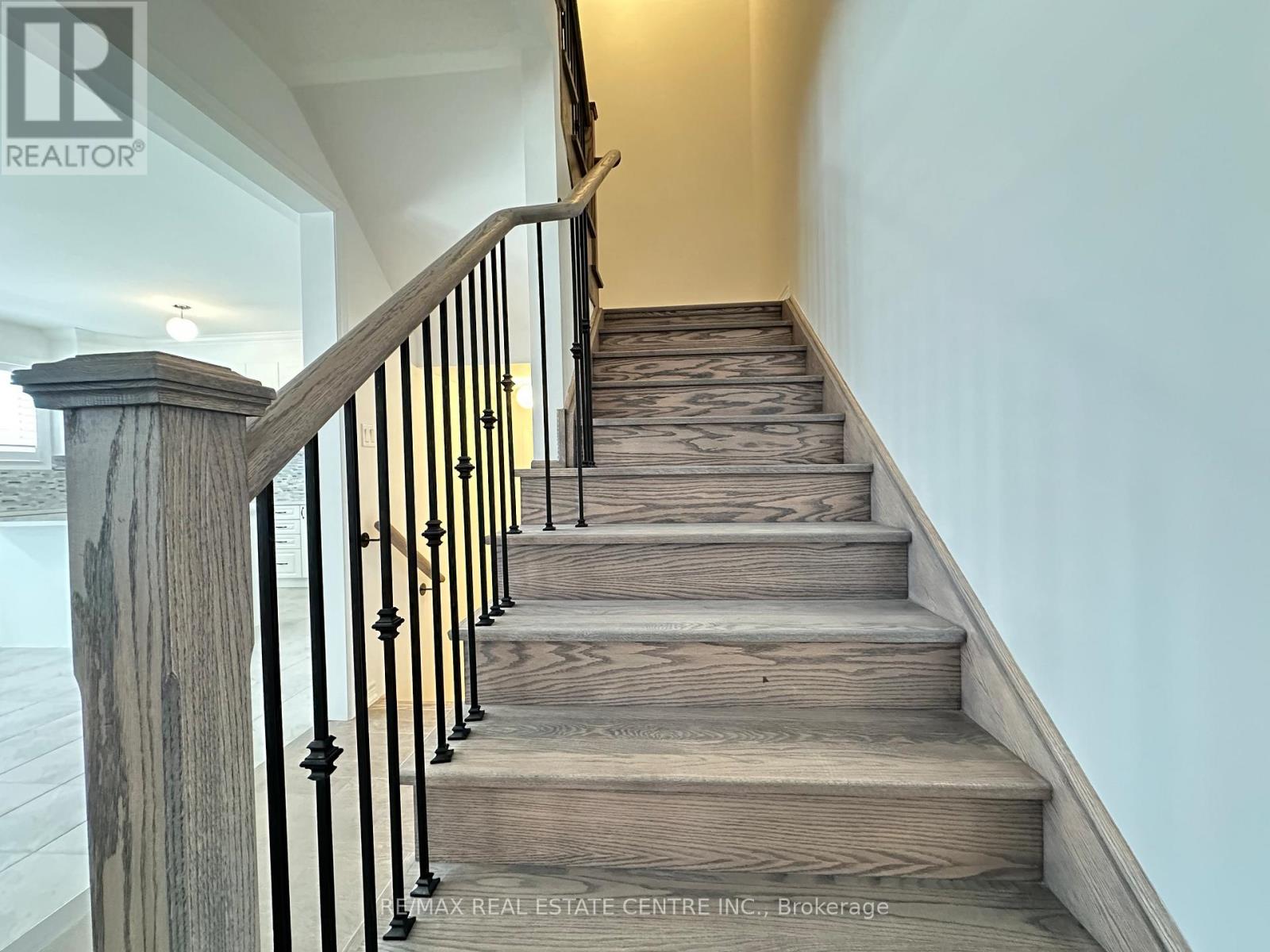 70 Wakefield Boulevard, Essa, Ontario  L3W 0L9 - Photo 15 - N12894422