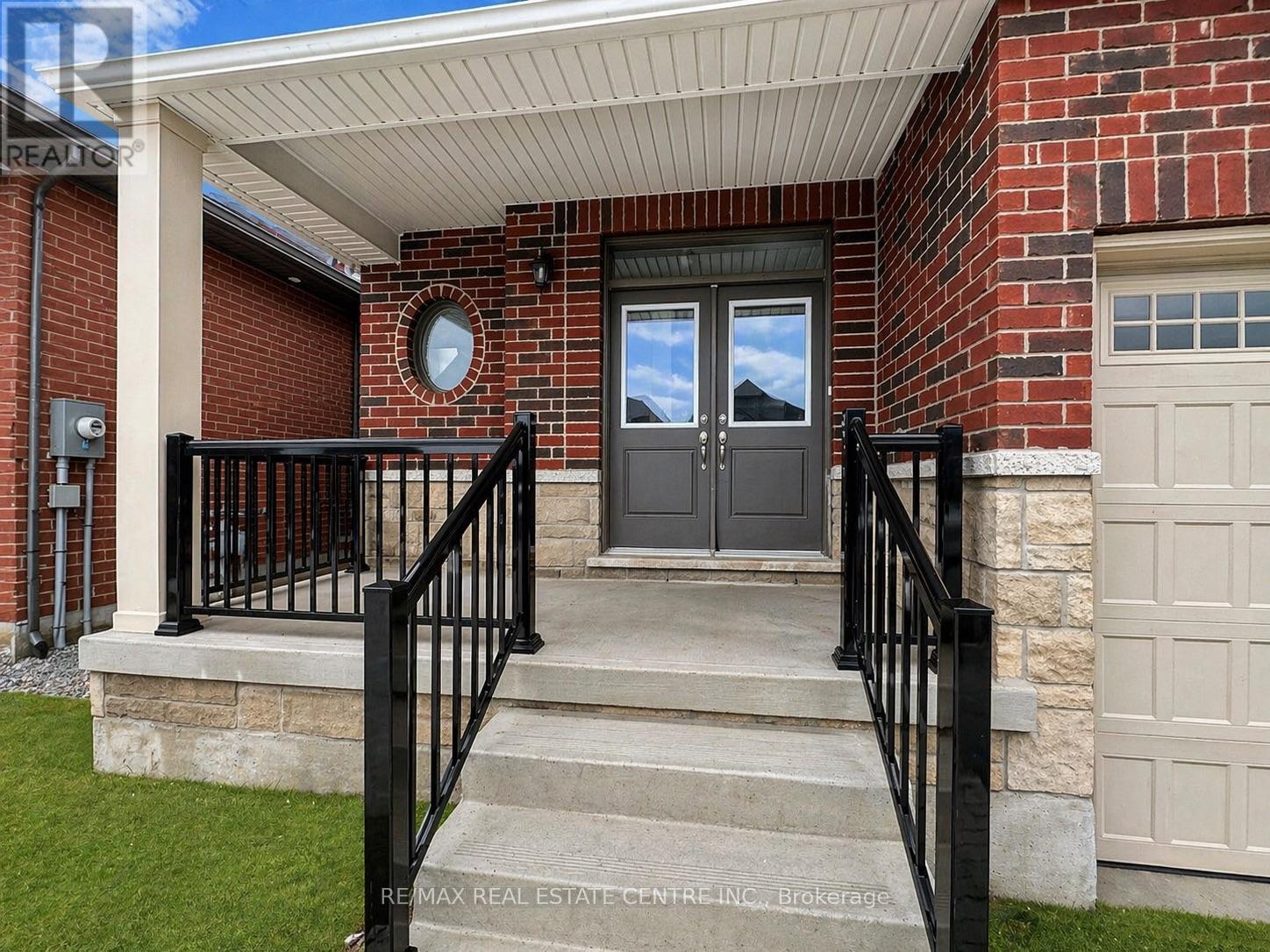 70 Wakefield Boulevard, Essa, Ontario  L3W 0L9 - Photo 2 - N12894422