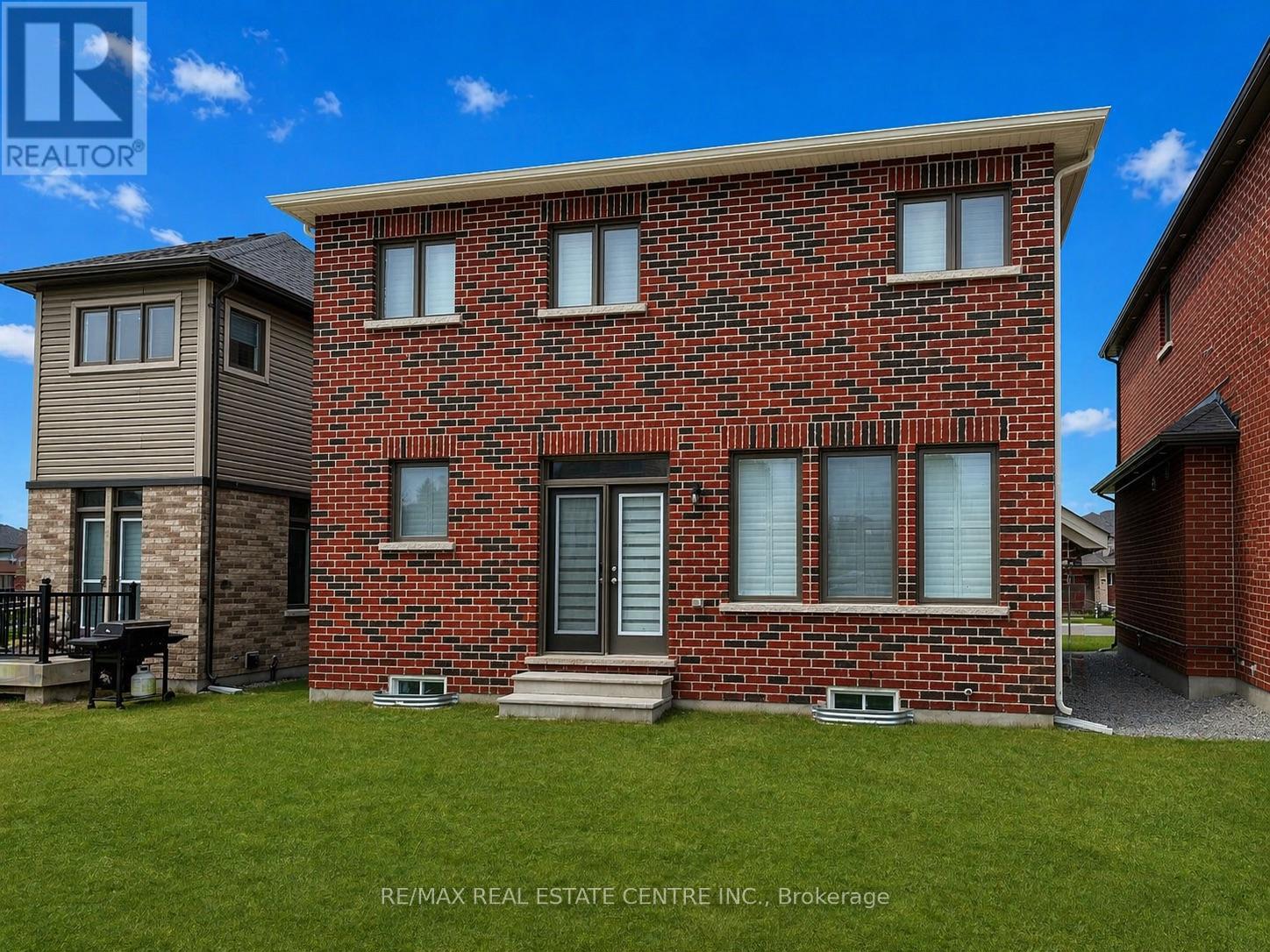 70 Wakefield Boulevard, Essa, Ontario  L3W 0L9 - Photo 32 - N12894422