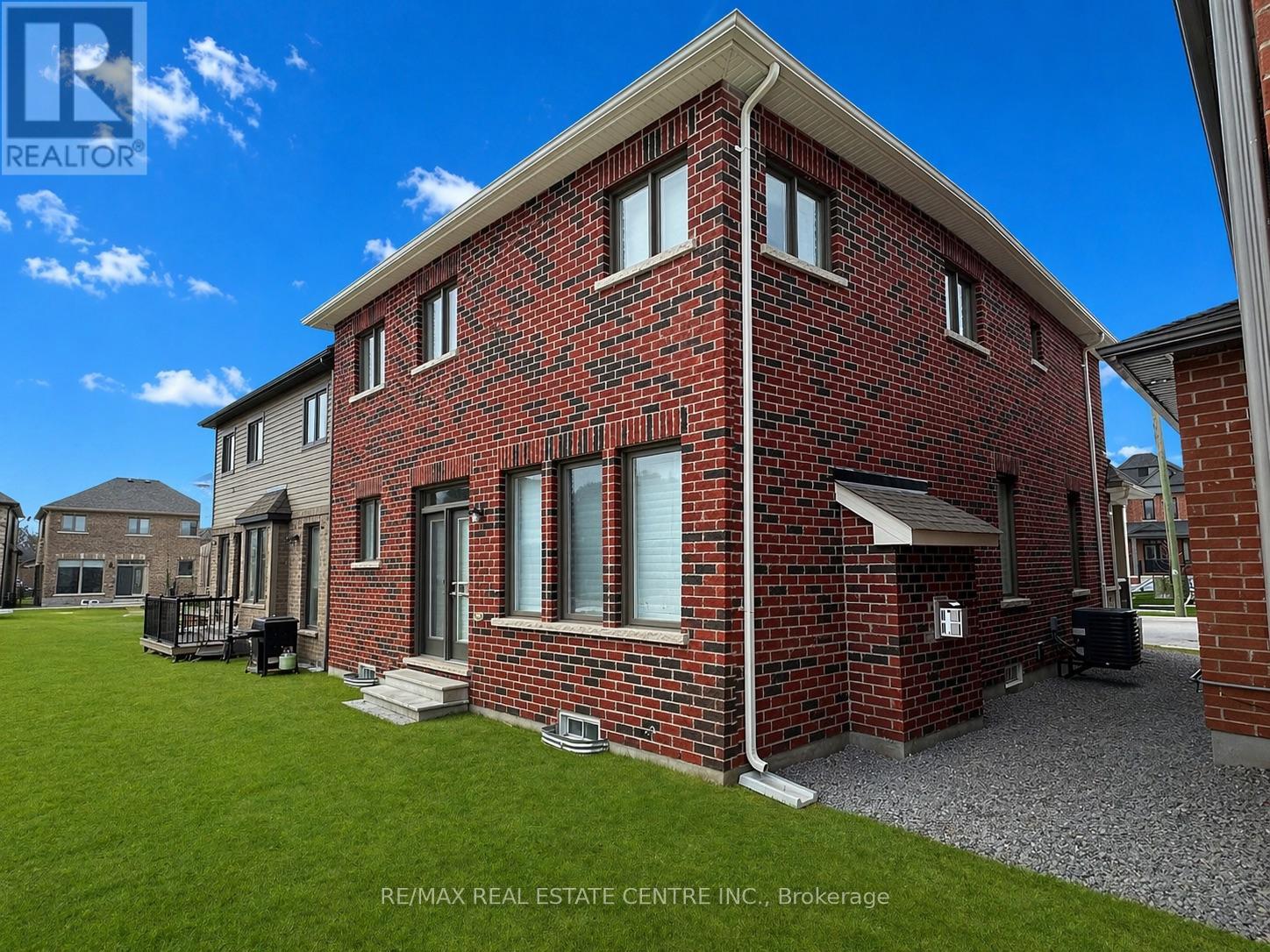 70 Wakefield Boulevard, Essa, Ontario  L3W 0L9 - Photo 33 - N12894422