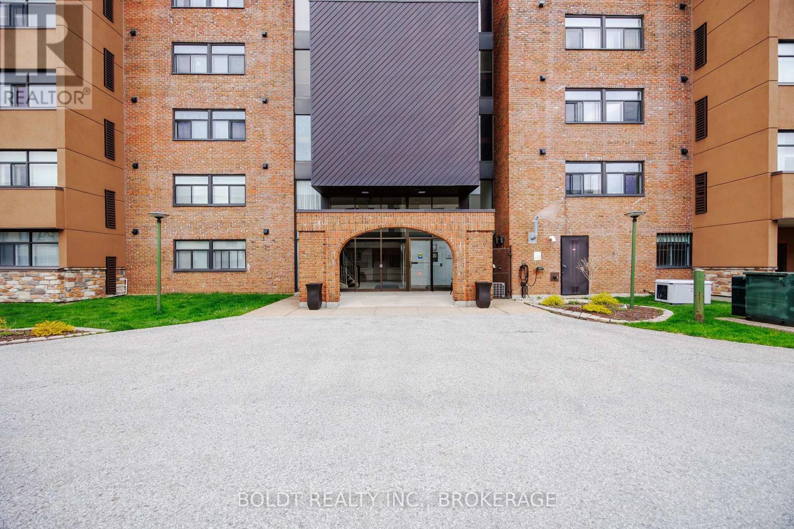 506 - 276 Oakdale Avenue, St. Catharines, Ontario  L2P 3S5 - Photo 2 - X13035234