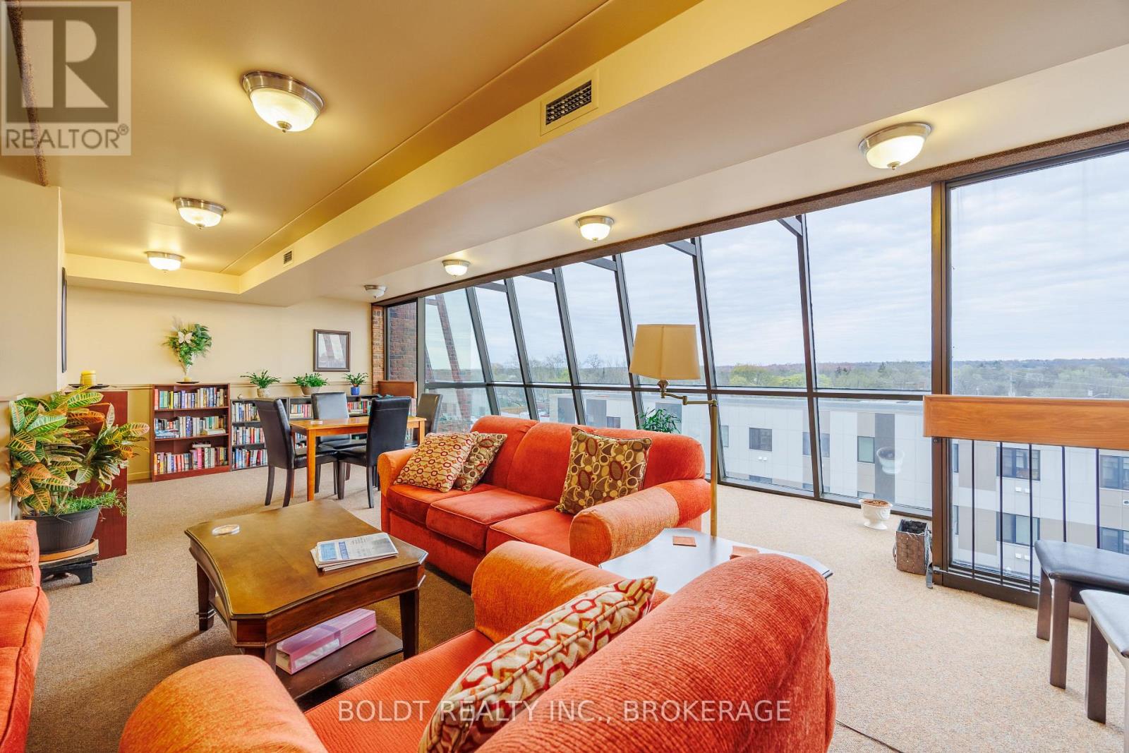 506 - 276 Oakdale Avenue, St. Catharines, Ontario  L2P 3S5 - Photo 4 - X13035234