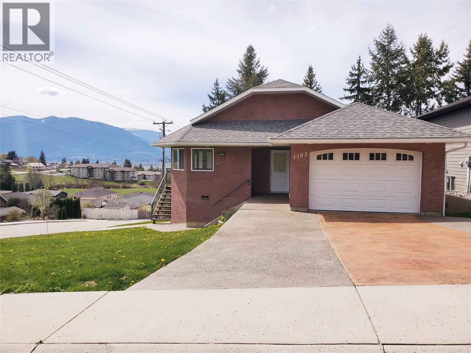 1103 12th Avenue N, Creston, British Columbia