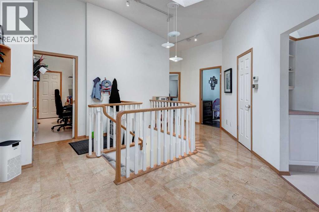 4 Christie Gardens Sw, Calgary, Alberta  T3H 3B5 - Photo 14 - A2277543