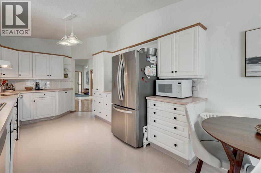 4 Christie Gardens Sw, Calgary, Alberta  T3H 3B5 - Photo 10 - A2277543