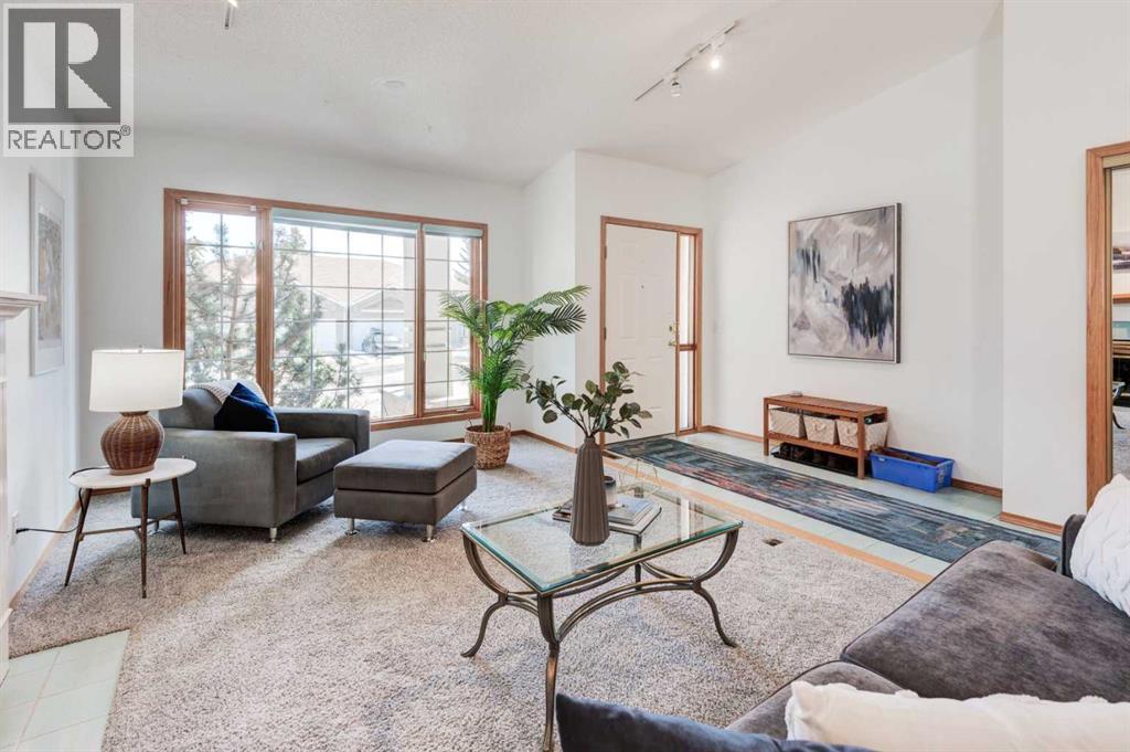 4 Christie Gardens Sw, Calgary, Alberta  T3H 3B5 - Photo 5 - A2277543