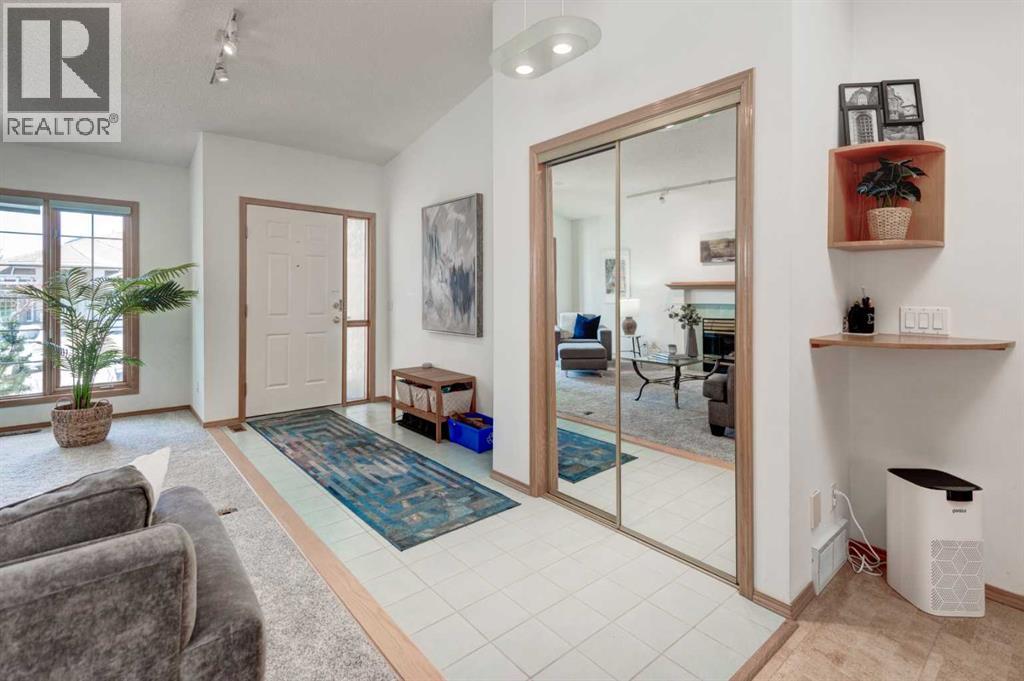 4 Christie Gardens Sw, Calgary, Alberta  T3H 3B5 - Photo 6 - A2277543