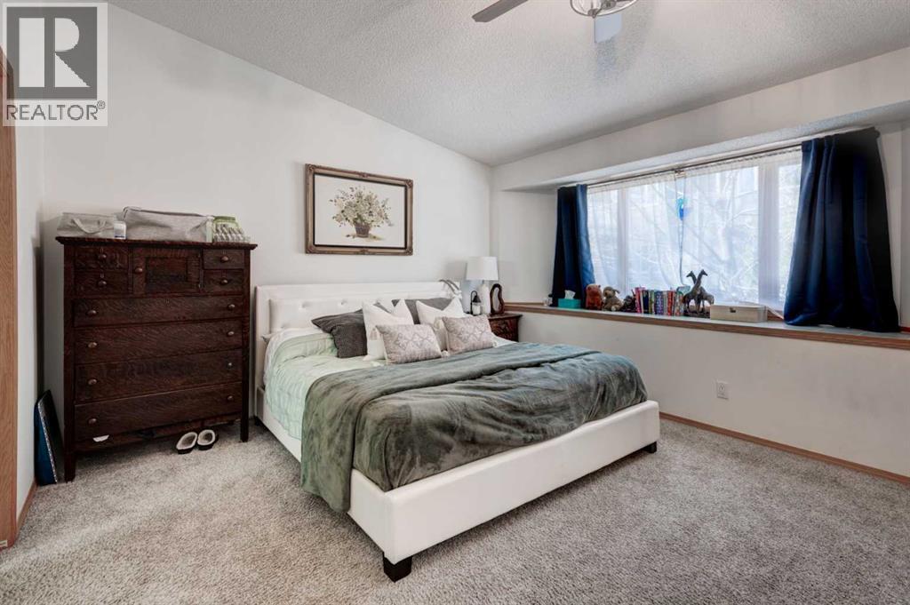 4 Christie Gardens Sw, Calgary, Alberta  T3H 3B5 - Photo 15 - A2277543