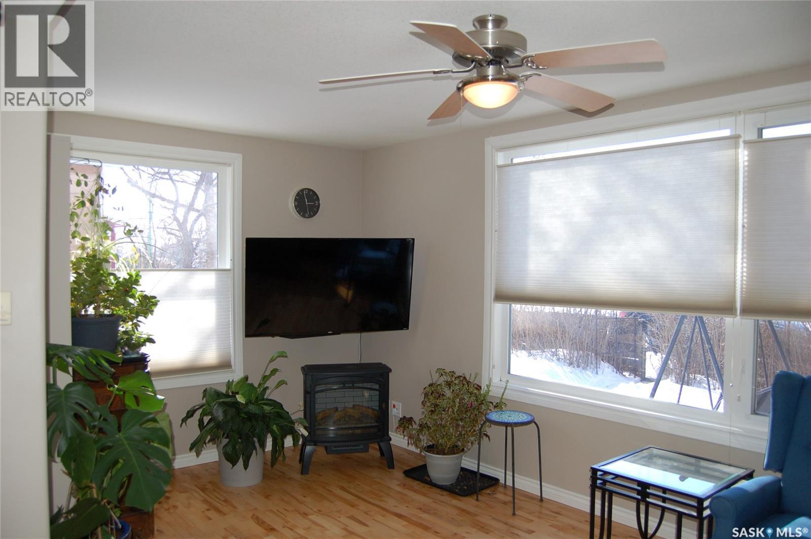 1821 Connaught Street, Regina, Saskatchewan  S4T 4T4 - Photo 4 - SK029433