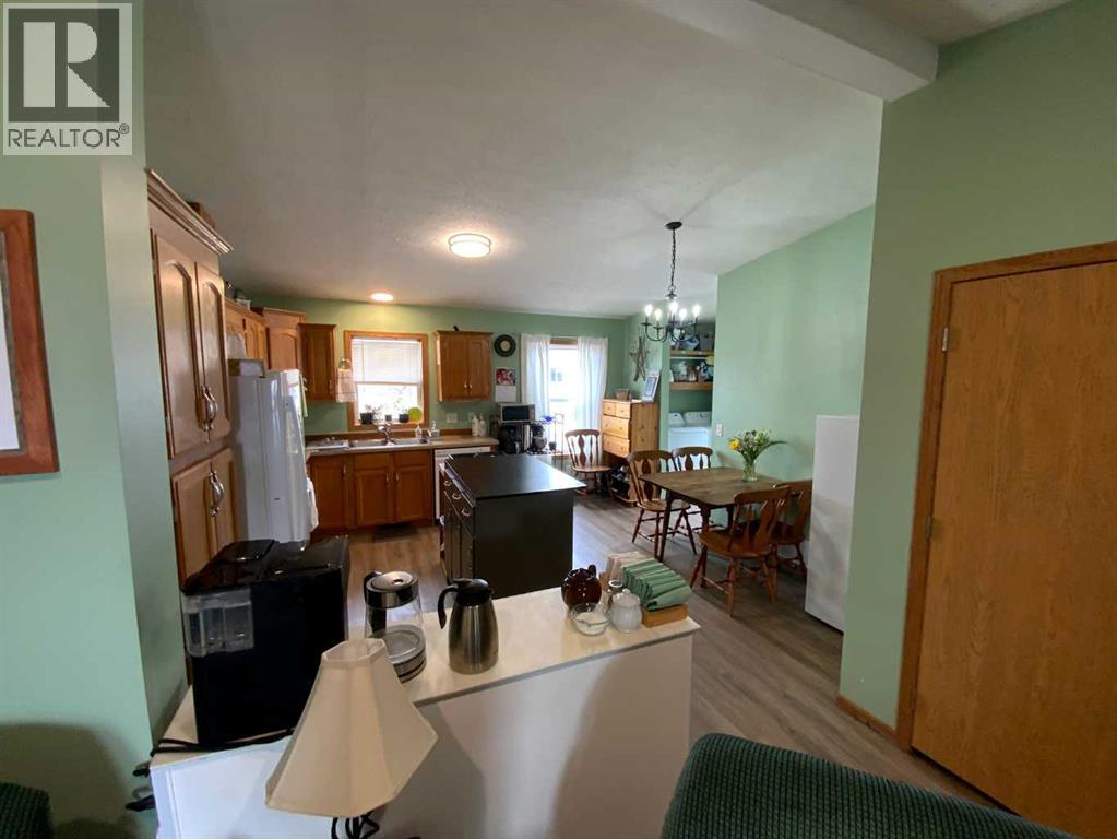 6 Cherry Lane Se, Three Hills, Alberta  T0M 2A0 - Photo 3 - A2300313