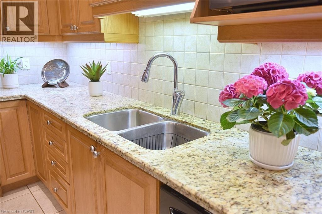 100 Newcombe Road, Dundas, Ontario  L9H 0A6 - Photo 16 - 40818228