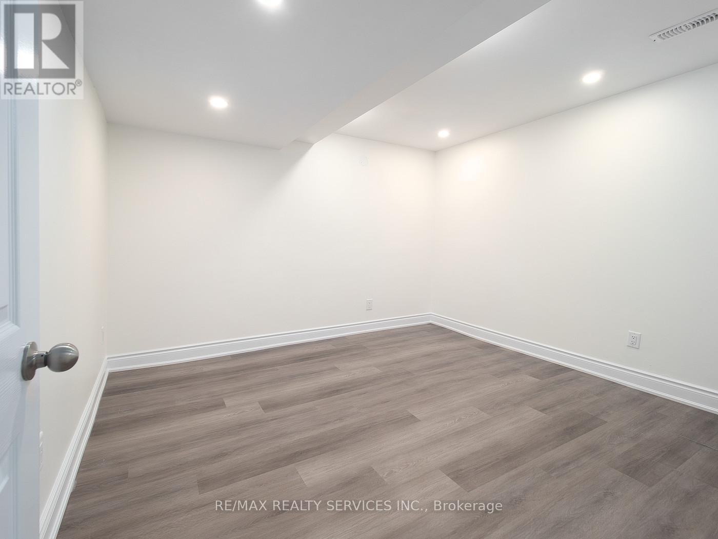 115 Uplands Drive, Kitchener, Ontario  N2M 4X3 - Photo 33 - X13020982