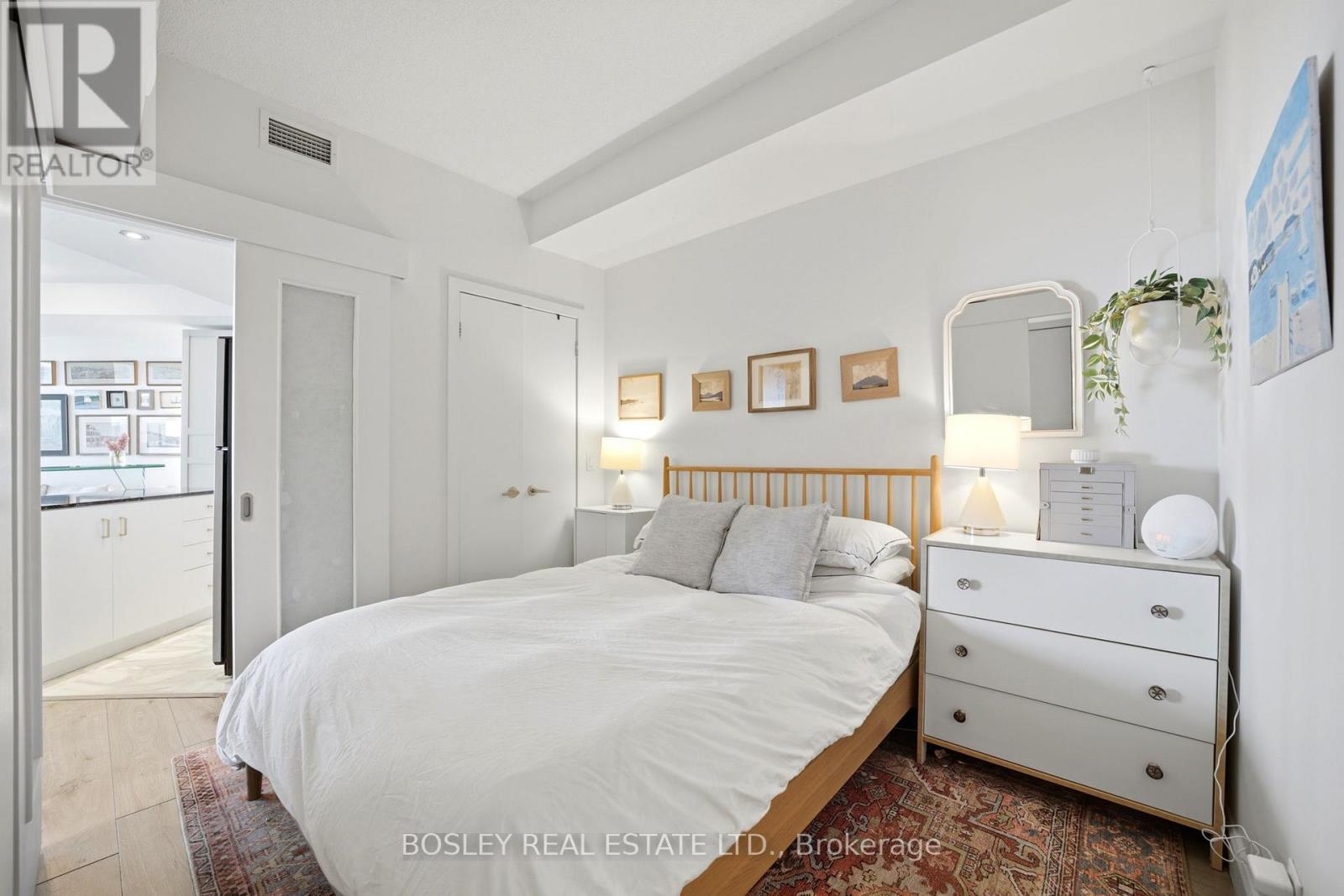 2011 - 218 Queens Quay W, Toronto, Ontario  M5J 2Y6 - Photo 14 - C13035366