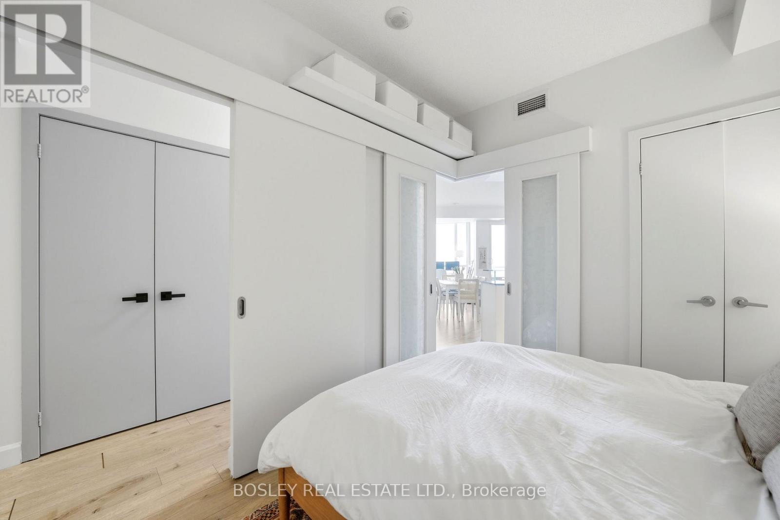 2011 - 218 Queens Quay W, Toronto, Ontario  M5J 2Y6 - Photo 15 - C13035366