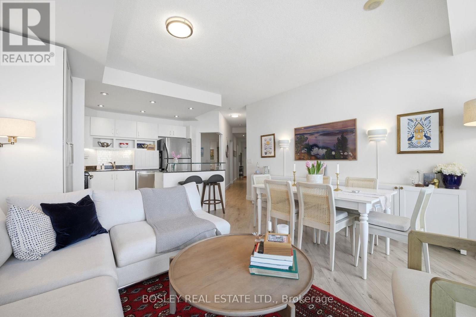 2011 - 218 Queens Quay W, Toronto, Ontario  M5J 2Y6 - Photo 3 - C13035366