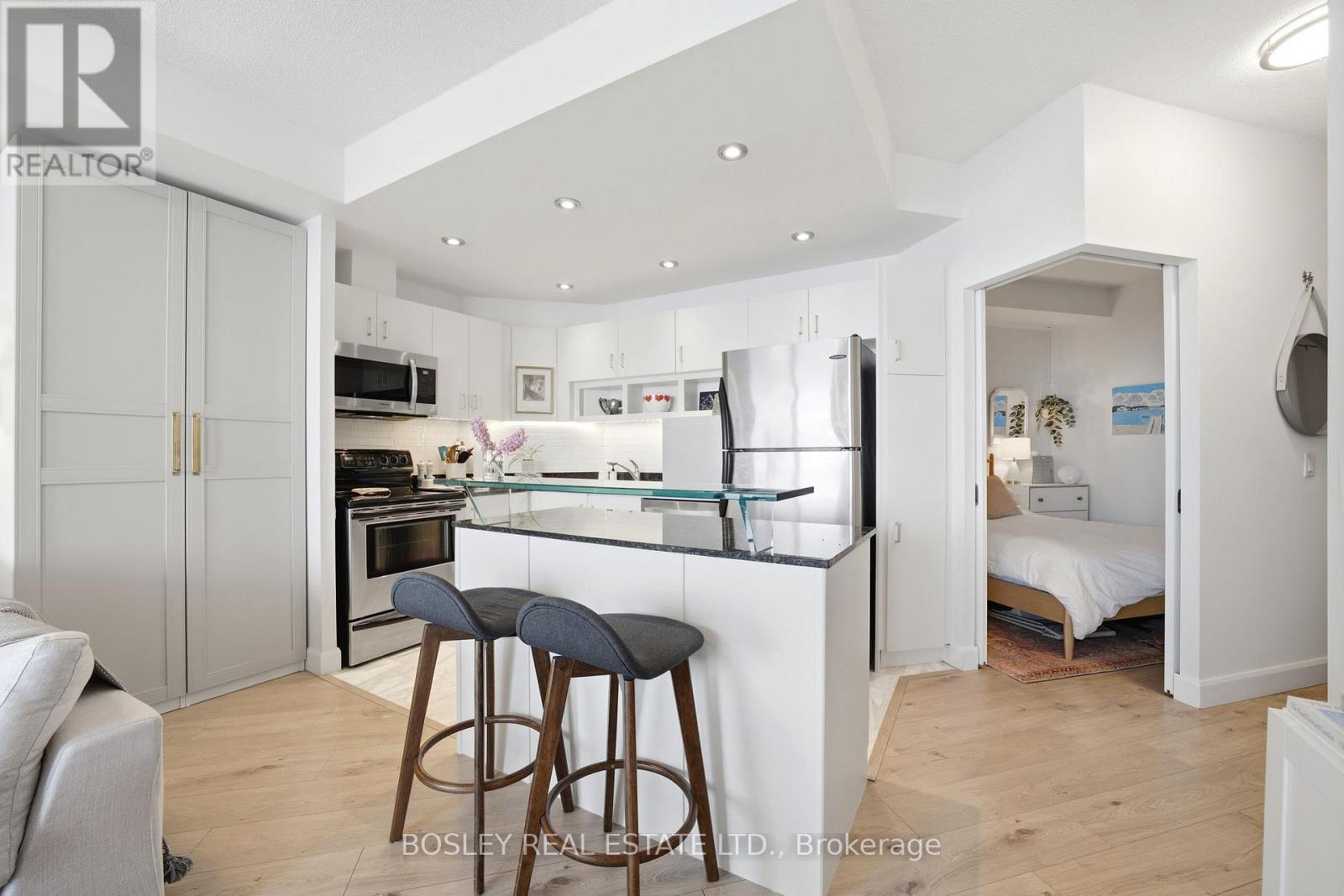 2011 - 218 Queens Quay W, Toronto, Ontario  M5J 2Y6 - Photo 5 - C13035366