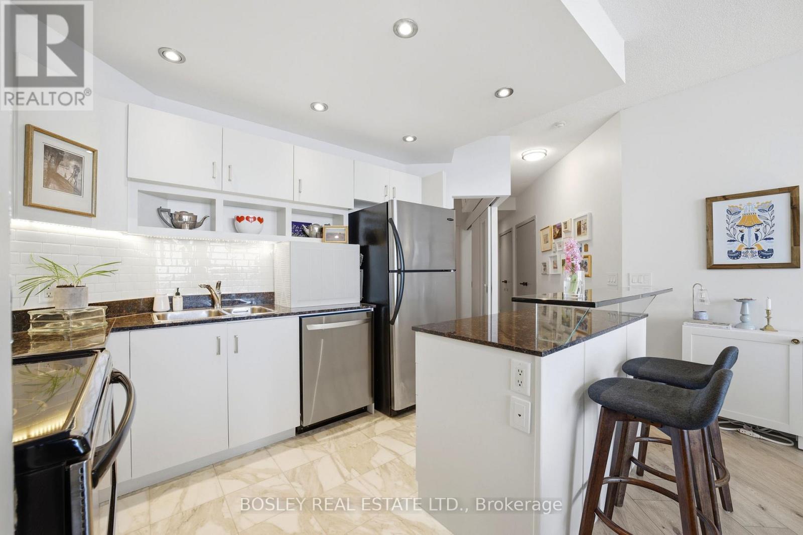 2011 - 218 Queens Quay W, Toronto, Ontario  M5J 2Y6 - Photo 6 - C13035366