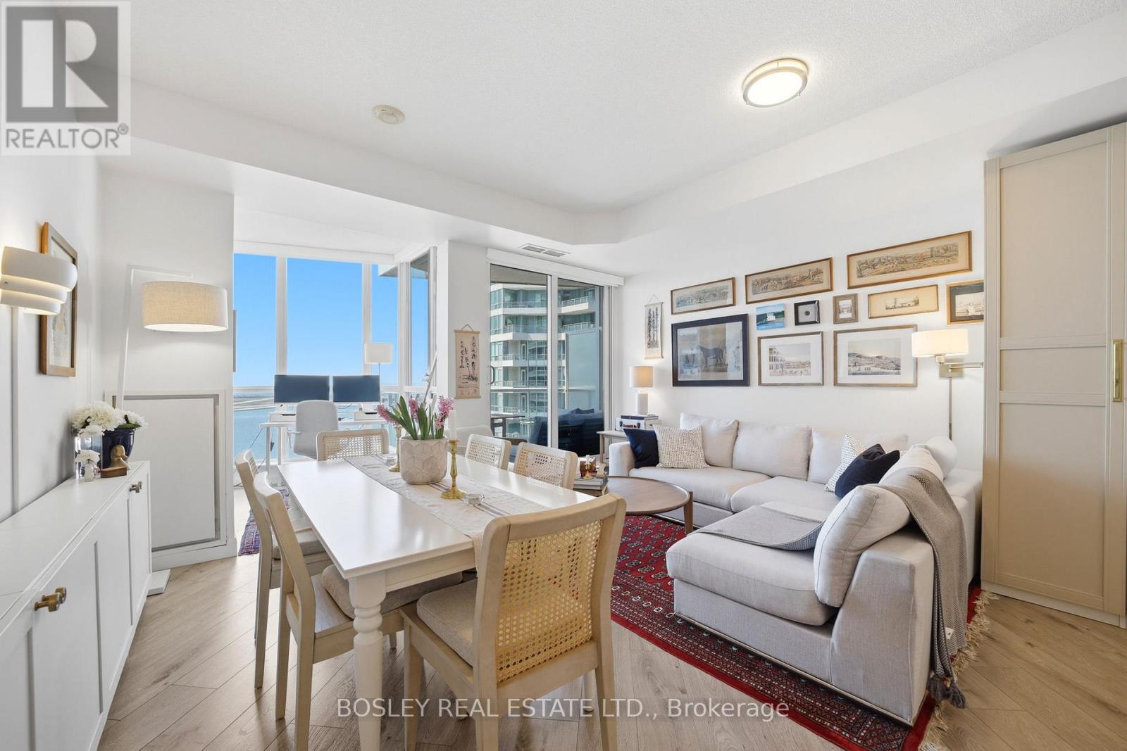 2011 - 218 Queens Quay W, Toronto, Ontario  M5J 2Y6 - Photo 9 - C13035366