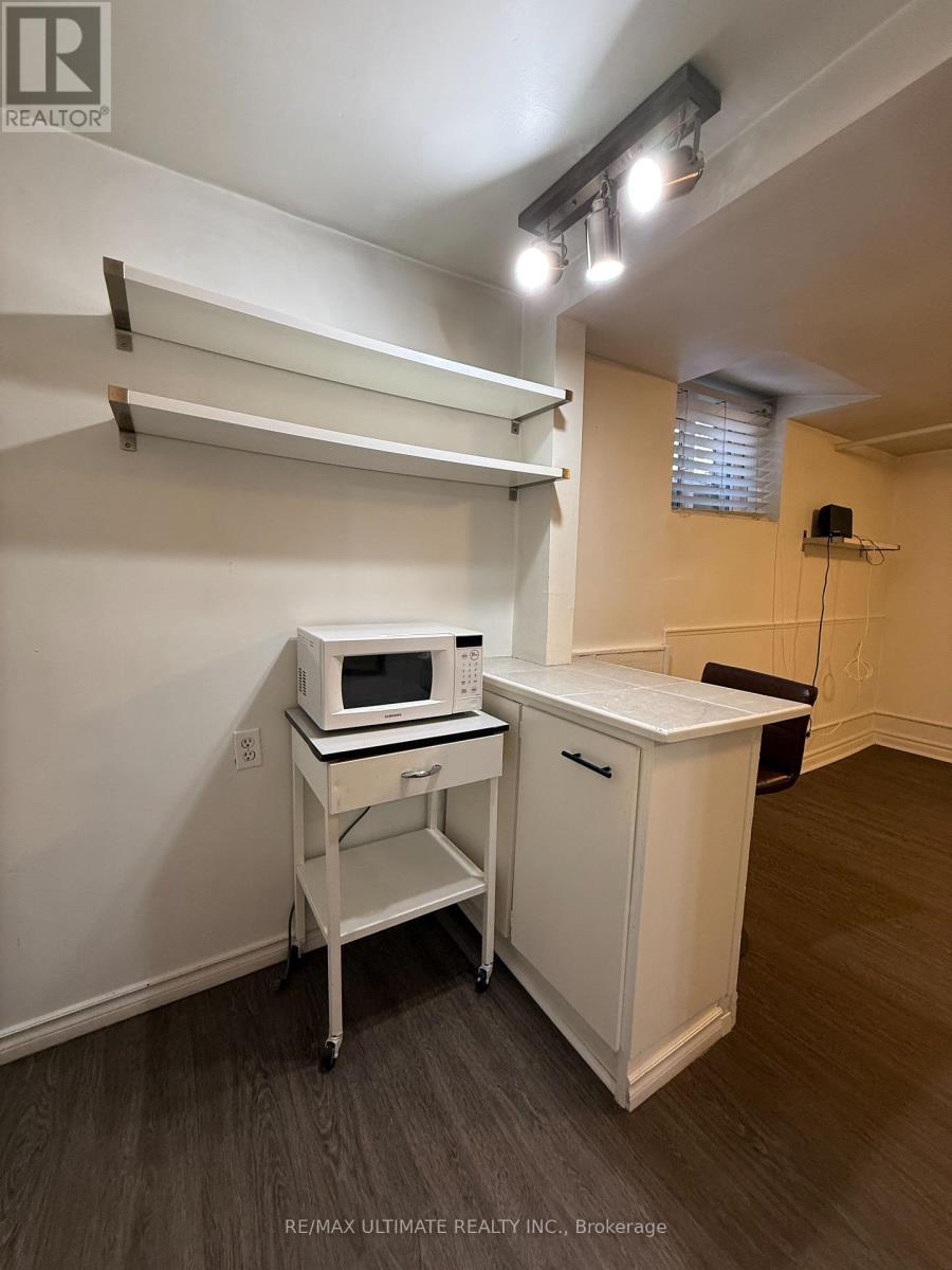 Unit 5 (Basement Unit) - 8 Avion Avenue, Toronto, Ontario  M4E 1C3 - Photo 11 - E13035086