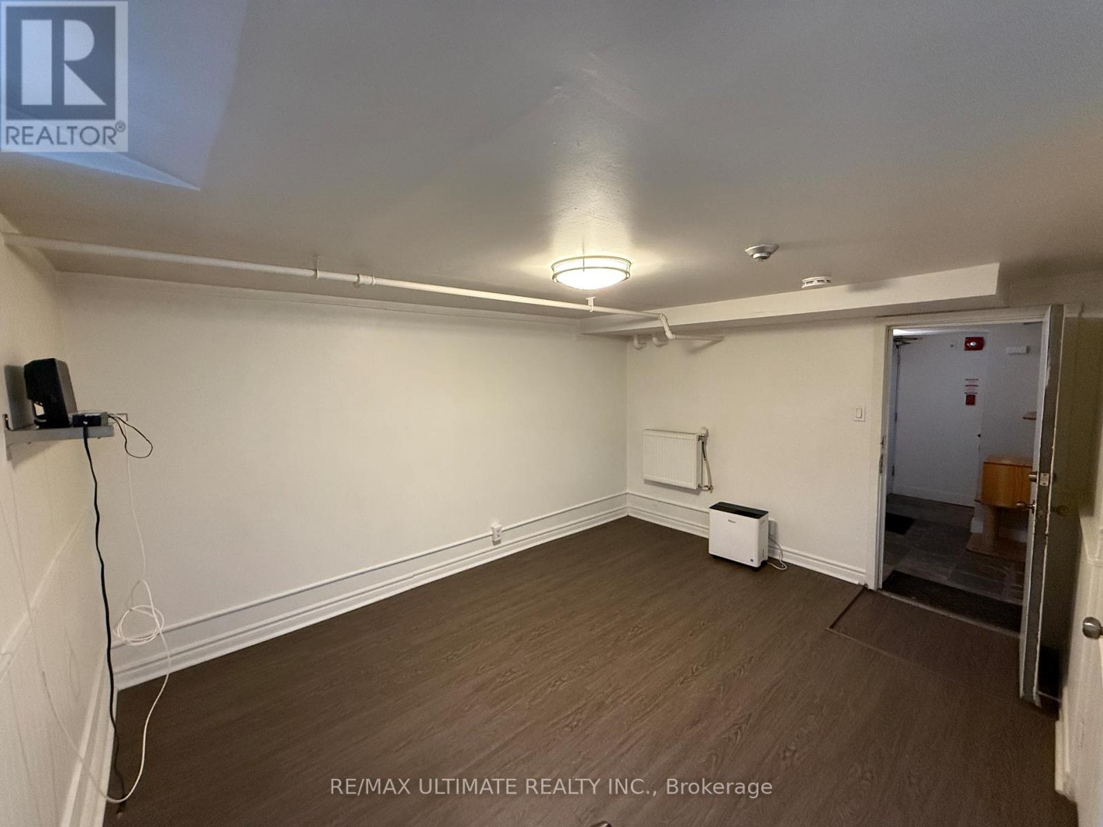 Unit 5 (Basement Unit) - 8 Avion Avenue, Toronto, Ontario  M4E 1C3 - Photo 7 - E13035086