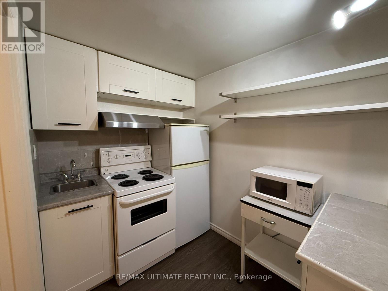 Unit 5 (Basement Unit) - 8 Avion Avenue, Toronto, Ontario  M4E 1C3 - Photo 9 - E13035086