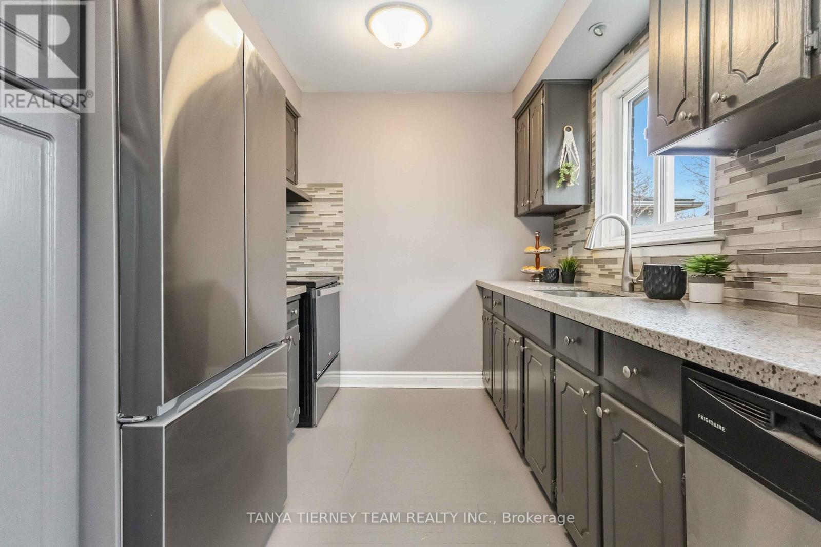 6 Gershwin Court, Whitby, Ontario  L1N 6C9 - Photo 17 - E13035294