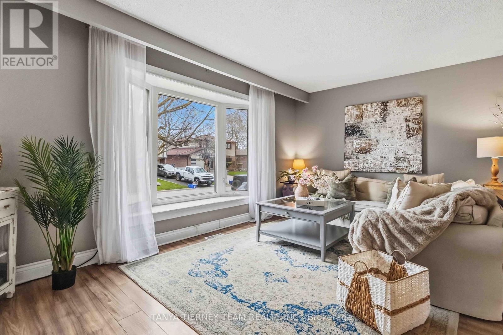 6 Gershwin Court, Whitby, Ontario  L1N 6C9 - Photo 5 - E13035294