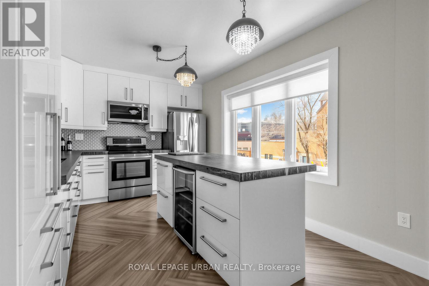 901 PAPE AVENUE, Toronto, Ontario