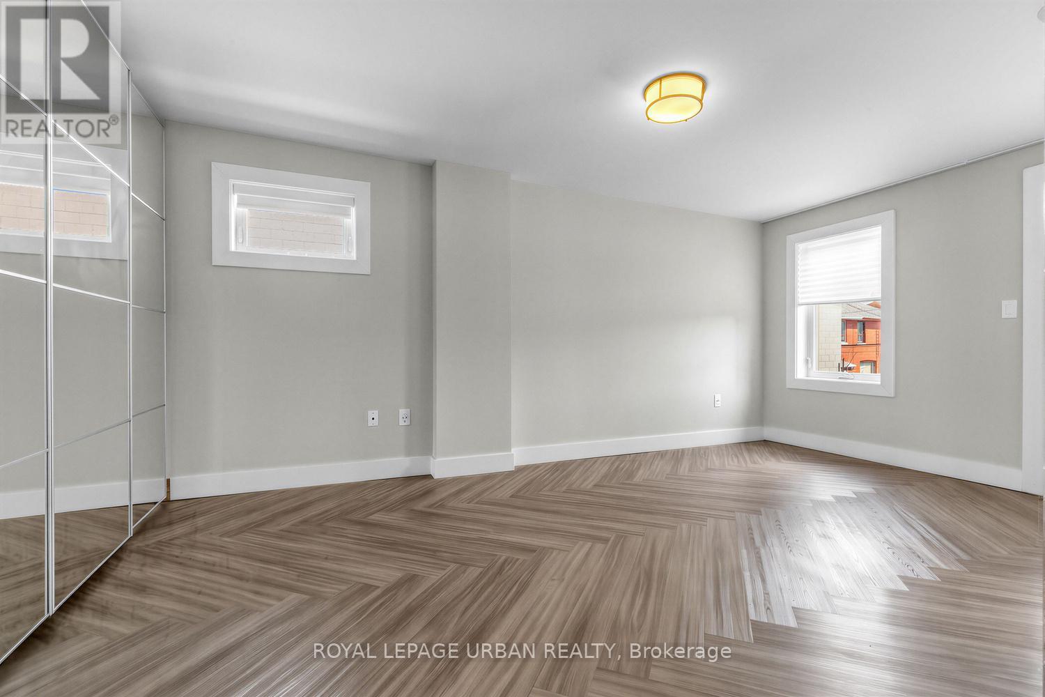 901 Pape Avenue, Toronto, Ontario  M4K 3V1 - Photo 11 - E13035406