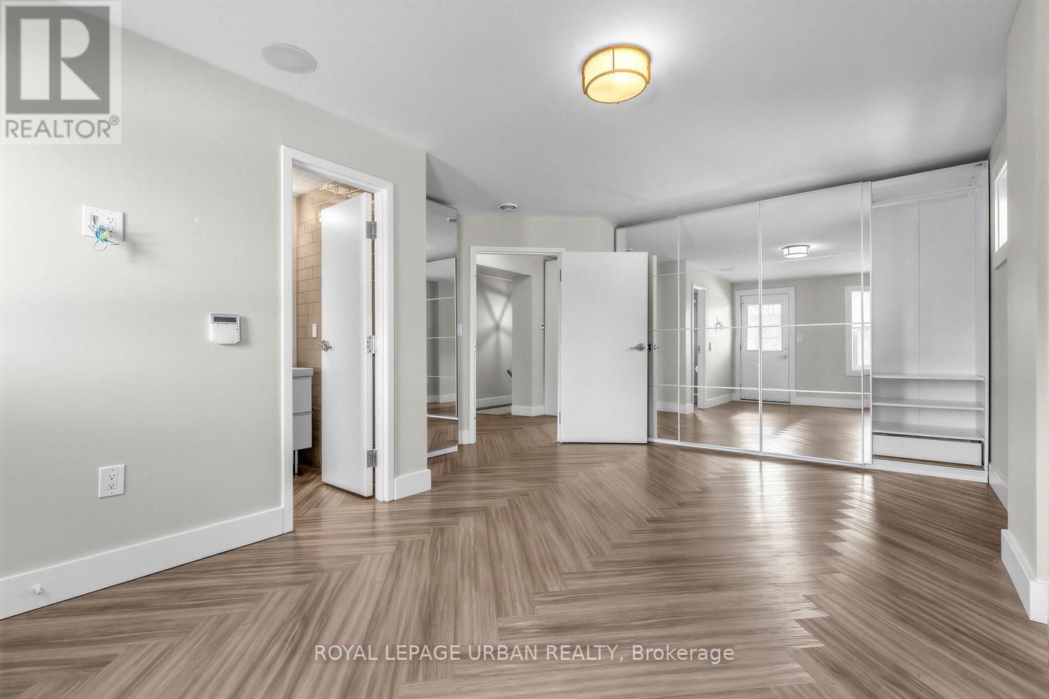 901 Pape Avenue, Toronto, Ontario  M4K 3V1 - Photo 12 - E13035406