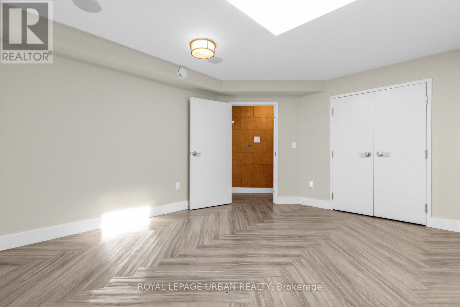 901 Pape Avenue, Toronto, Ontario  M4K 3V1 - Photo 15 - E13035406