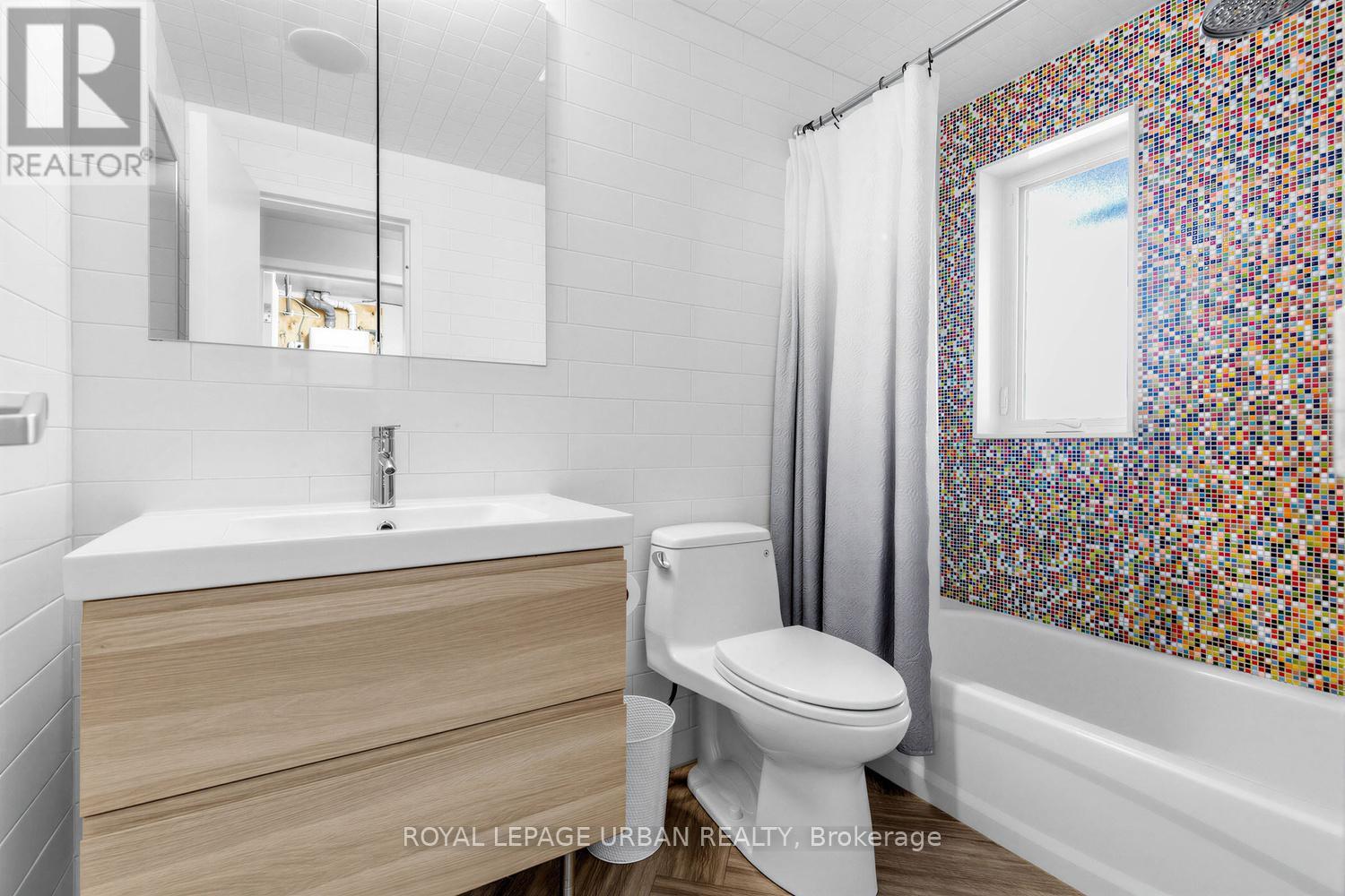 901 Pape Avenue, Toronto, Ontario  M4K 3V1 - Photo 16 - E13035406