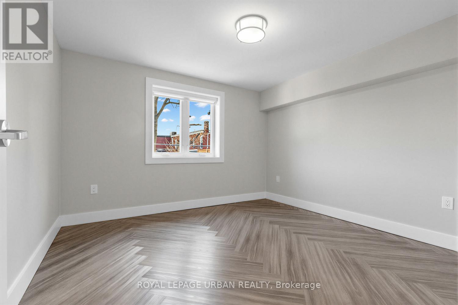 901 Pape Avenue, Toronto, Ontario  M4K 3V1 - Photo 17 - E13035406