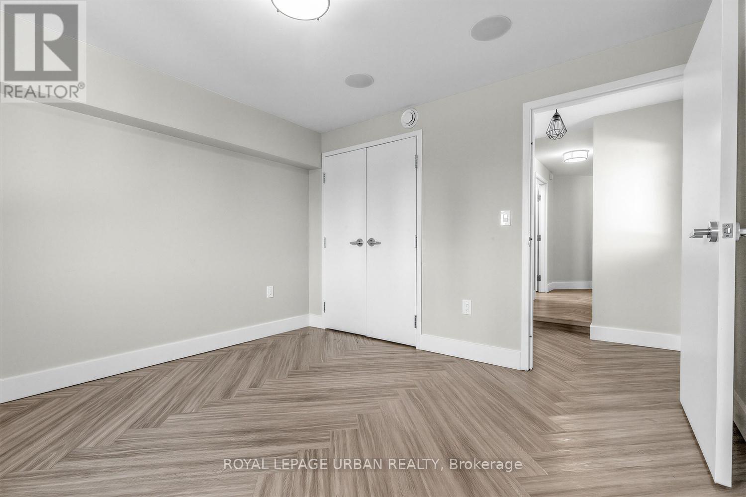 901 Pape Avenue, Toronto, Ontario  M4K 3V1 - Photo 18 - E13035406