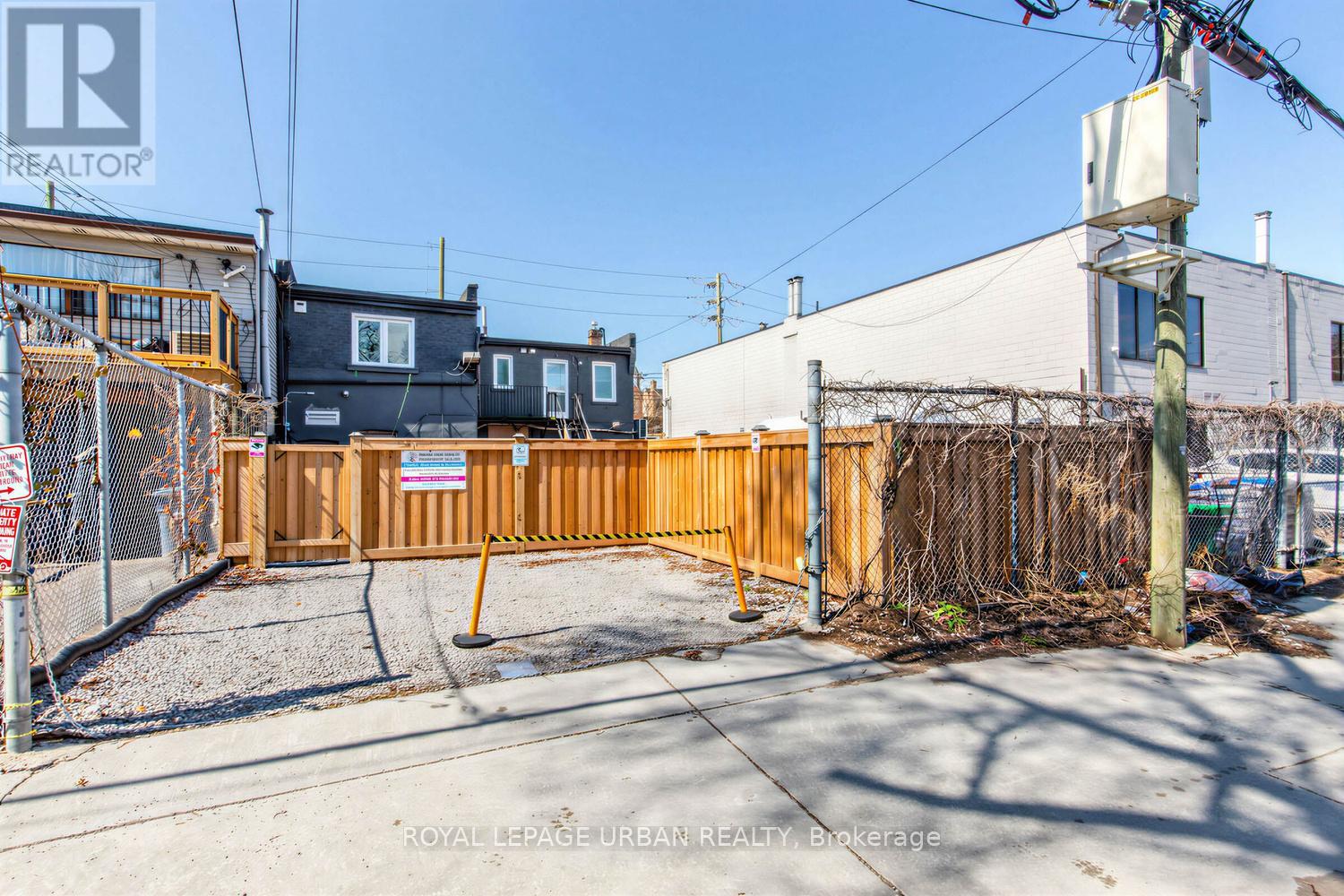 901 Pape Avenue, Toronto, Ontario  M4K 3V1 - Photo 20 - E13035406