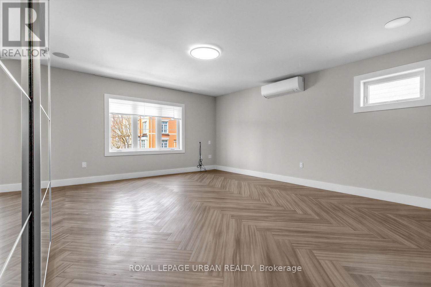 901 Pape Avenue, Toronto, Ontario  M4K 3V1 - Photo 4 - E13035406