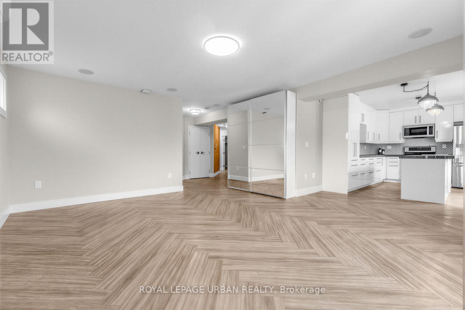 901 Pape Avenue, Toronto, Ontario  M4K 3V1 - Photo 5 - E13035406