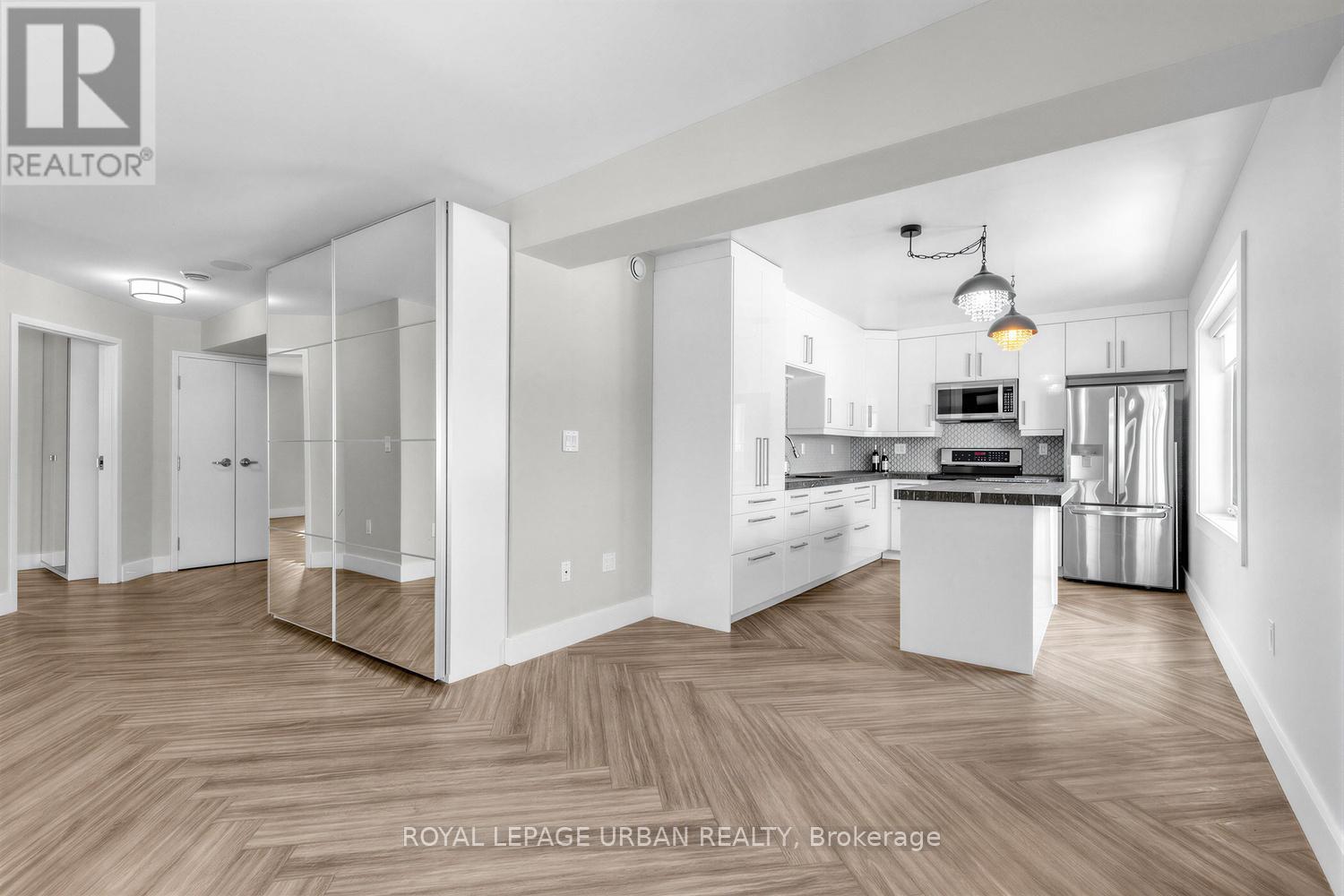 901 Pape Avenue, Toronto, Ontario  M4K 3V1 - Photo 6 - E13035406