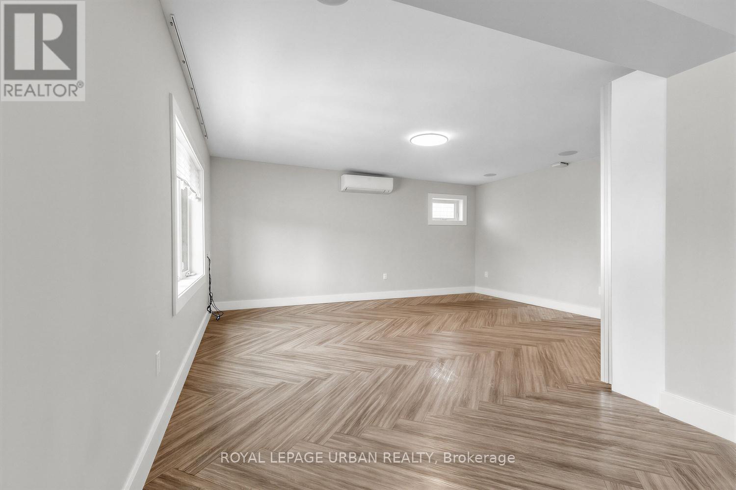 901 Pape Avenue, Toronto, Ontario  M4K 3V1 - Photo 8 - E13035406