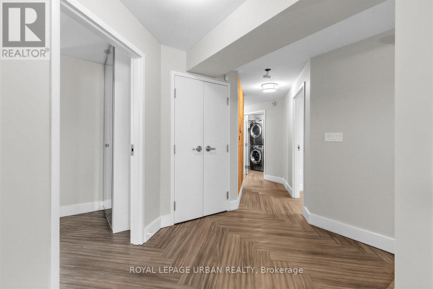 901 Pape Avenue, Toronto, Ontario  M4K 3V1 - Photo 9 - E13035406