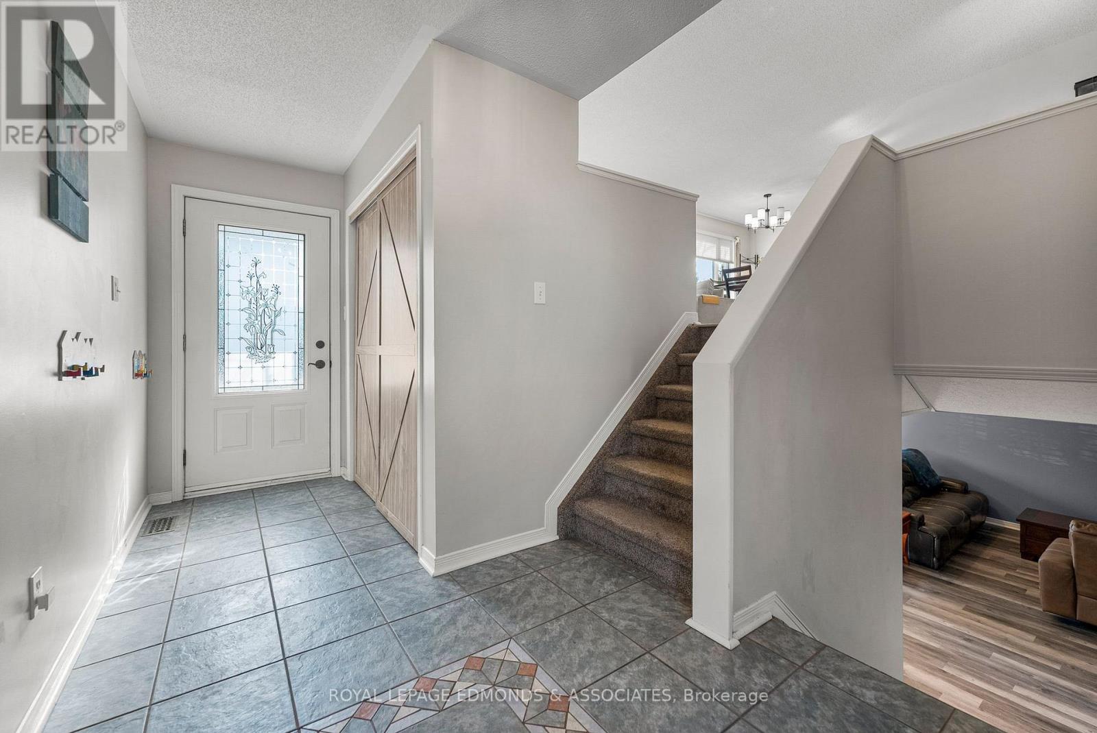 34 Bayshore Drive, Petawawa, Ontario  K8H 3R7 - Photo 5 - X12976596