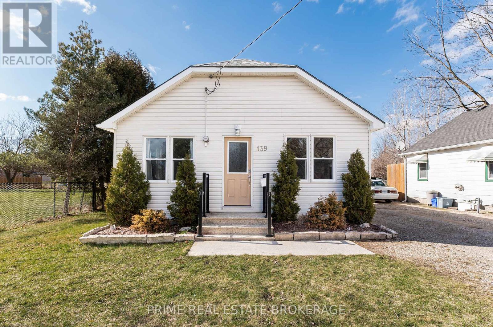 139 Main Street, West Elgin, Ontario  N0L 2P0 - Photo 3 - X12937068